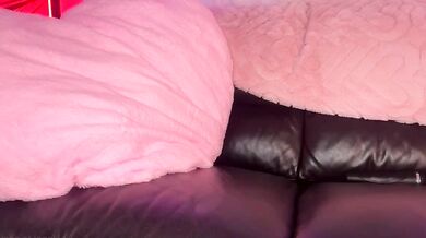 Saraloverays' Diva Charismatic Cam Slut Gives Oral Pleasure to Nude Leaks