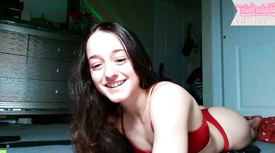 Scarlett Gracevip, the hot and voluptuous cam slut, is the ultimate porn star in this video