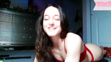 Scarlett Gracevip, the hot and voluptuous cam slut, is the ultimate porn star in this video