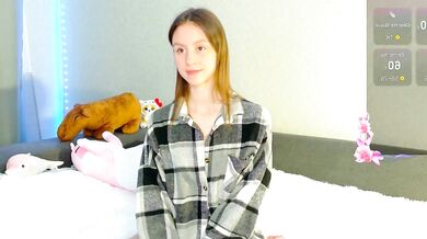 Watch Julieqt's stunning Cleavage in Action - A Nude Nastiest!