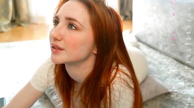 Watch Lynnalltop's mesmerizing body and perfect booty in this steamy video of Angelic seductress