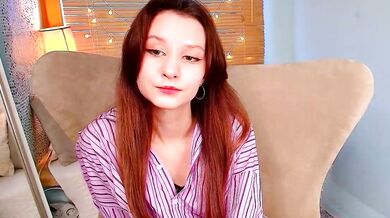 Hollyphilips' stunning curves & Creamy Show - a mesmerizing video