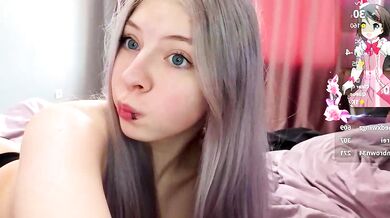 Marikorin's stunning curves and fiery lips caught on cam - Elegant proportions, captivating hips & vibrating body
