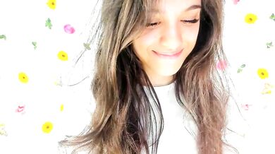 Talented babe Babyaylin shows off her cam skills in hot video