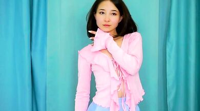 coventinaashfield's stunning body is irresistible to a young man on cam