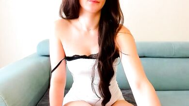 Watch Elaanna's mesmerizing body in action live on camera!