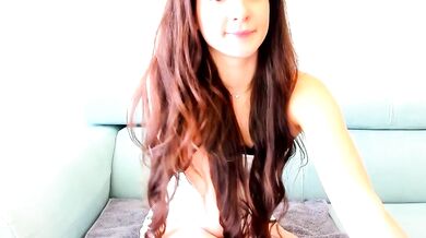 Watch Elaanna's mesmerizing body in action live on camera!