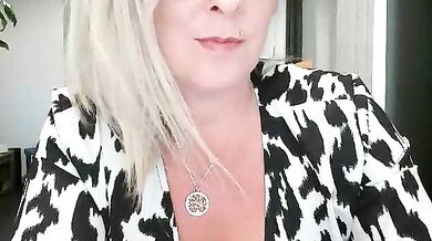 Interactive solo show featuring blonde milfs with small tits fingering and playing with oil-show toys