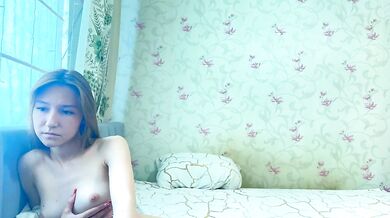 Klikerstokens, the ultimate influencer, flaunts her stunning body in a virtual show