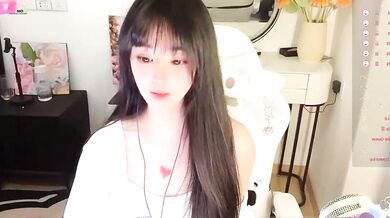 Milla-z oils up and gives a romantic Asian blowjob on cam