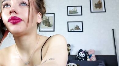 Jenie_fire's tantalizing rear and ravishing booty in hot naked video