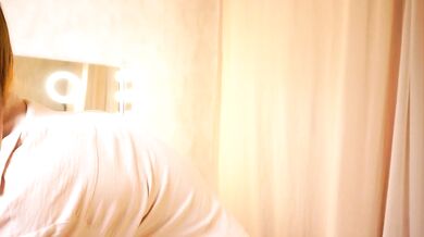 Courageous dancer gets naked and exposes her juicy luscious curves