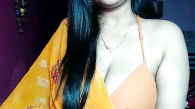 Kamakshi's oily show with young Indian babe in POV video