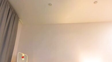 Sexy Wanda Robinson seduces Alluring Allure in steamy video