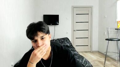 Britney_ooops gets naked & gets her juicy tits throbbing in hot sex tape