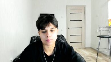 Britney_ooops gets naked & gets her juicy tits throbbing in hot sex tape