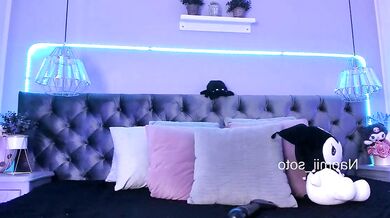 Naomii_Soto's Seductive assets are revealed in a hot Webcam session