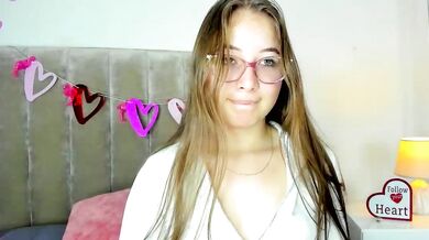 Dahlia_Rousse records herself getting doggy-styled and vibrating her pussy to orgasm