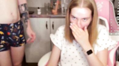 Watch skip_london's mesmerizing beauty in sexy dÃ©colletage - a naked video of a stunning beauty