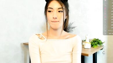 Lizbethburks, the sexy webcam babe, flaunts her naked assets and arousing moves