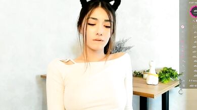 Lizbethburks, the sexy webcam babe, flaunts her naked assets and arousing moves