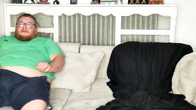 Watch Lovely Enchantress, Sunshine_diddy, in her first ever breathless video, desire to be blown away!