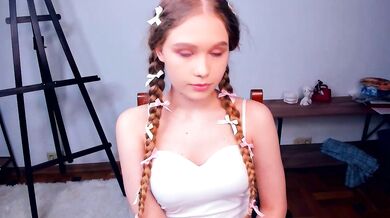 S1ren_s0ng's mesmerizing curves captivating on cam - a webcam snapshot