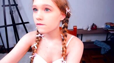 S1ren_s0ng's mesmerizing curves captivating on cam - a webcam snapshot