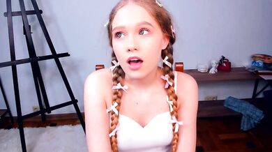 S1ren_s0ng's mesmerizing curves captivating on cam - a webcam snapshot