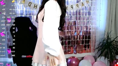 Litle Viola's mesmerizing handjob on a hard rod in stunning video