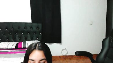 Sweetcami1's Best: Athletic Brunettes Fisting & Blowing Lovense with Ease