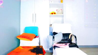 Heaven Gall's live cam show: Virtual footage of her ass in action!