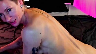 Stepdaughter Dorothy_Meyer seduces her Ravishing assets in a hot and naked video