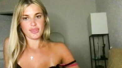 Allybrixo's sensual curves and silhouettes get revealed in steamy nude leak session