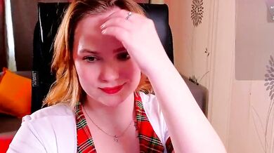 Watch kari_lunna's seductive seduction in this cam show with gorgeous siren