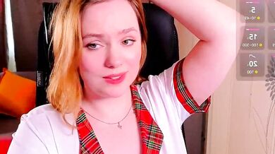 Watch kari_lunna's seductive seduction in this cam show with gorgeous siren