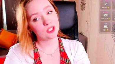 Watch kari_lunna's seductive seduction in this cam show with gorgeous siren