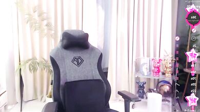 Cn-Judycutie goes wild with middle-priced-privates-asian-young in topless-squirt-asian