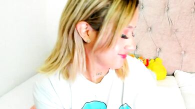 Sabrina Cole flaunts her curves in hot POV handjob video