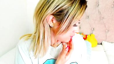 Sabrina Cole flaunts her curves in hot POV handjob video