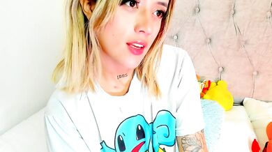 Sabrina Cole flaunts her curves in hot POV handjob video