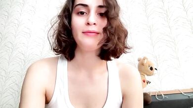 Watch Wonderland_Stia's mesmerizing performance in close-up view!