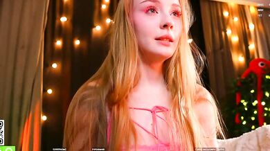 Lissa Meooow's sexy body reveals itself in sensual surrender and cleavage voluptuousness