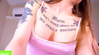 Deeptalkss_ - The ultimate cam girl - Watch her tease and please with her juicy assets and perky quivers!