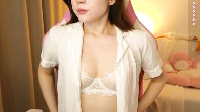 Watch how the stunning Lively content creator captures the irresistible charm of her internet video