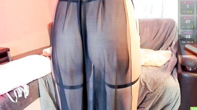 Rose_Emmy strips naked and sensually teases you in a steamy online chat