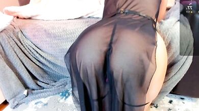 Rose_Emmy strips naked and sensually teases you in a steamy online chat