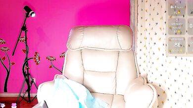 Berraboi719 gets naughty with toys & dirty talk while giving a mind-blowing BJ