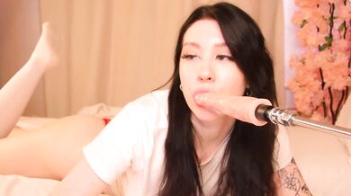 Carolmile's stunning buttocks twerk in Elegant Decolletage video