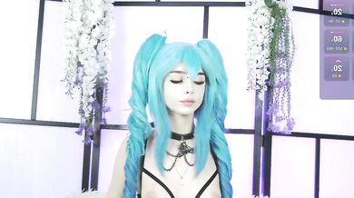 Xenomy's naked curves and seductive curves will make you cum with pleasure